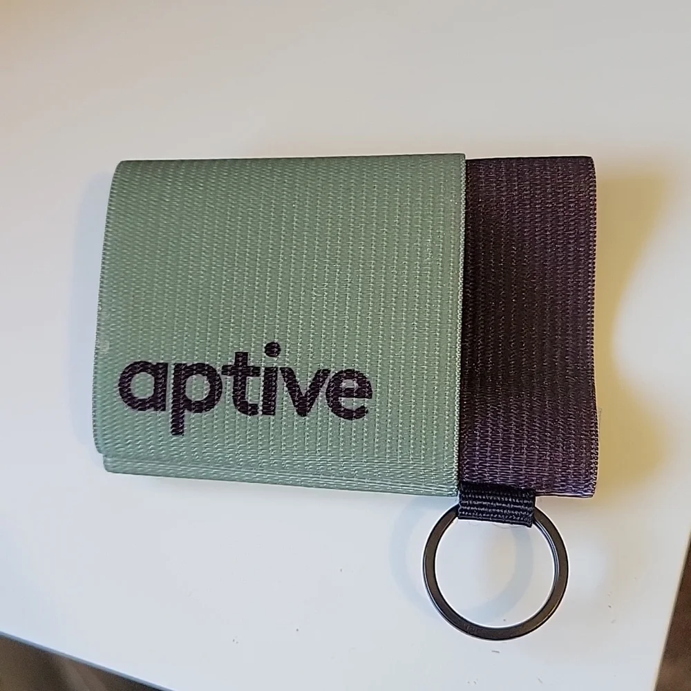 Thread Wallet - Picture 2 of 3